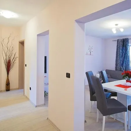 2 Bedroom Lovely In